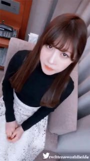 高質量預警身材這麼棒的年輕妙齡足浴女生騎在身上誰受得了果斷開操脫光衣服居然是個白虎粉逼直接在按摩床很操她